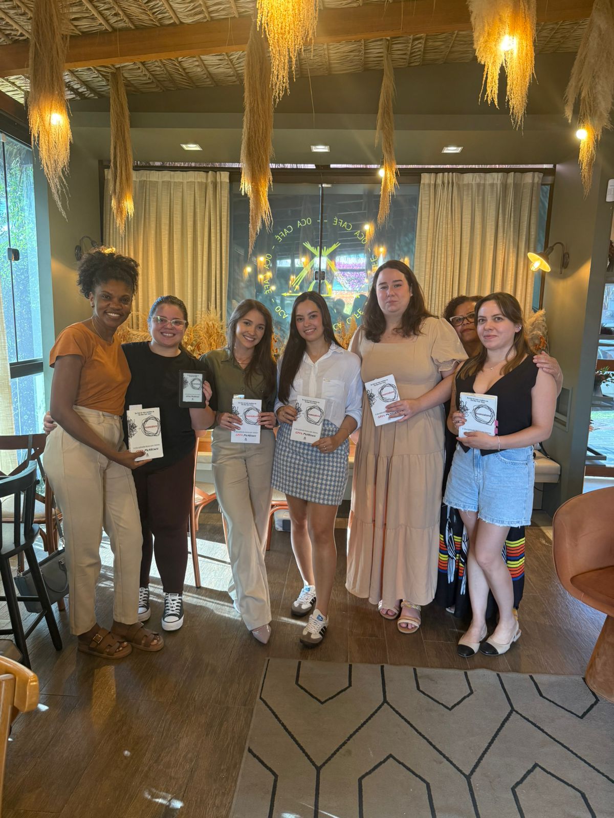 Ilustração mulher lendo